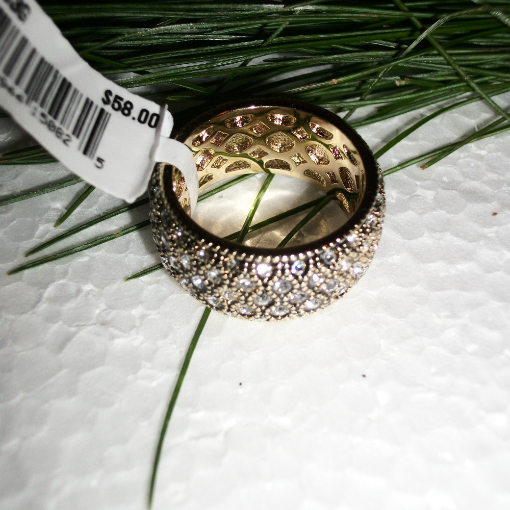GORGEOUS WIDE BAND RING w/CZ's NWT Size: 8 - Picture 5 of 6